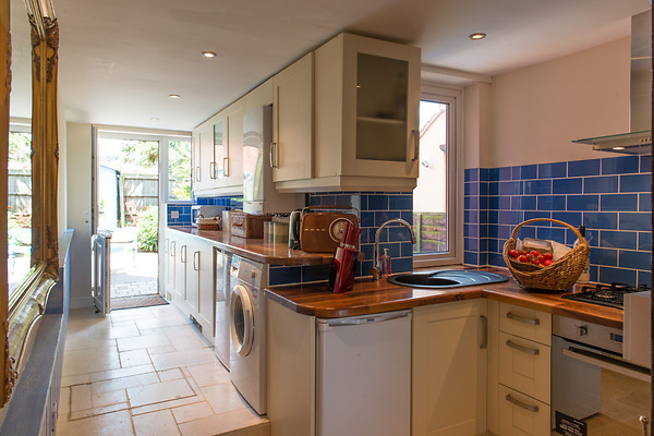 self-catering-equipped-kitchen