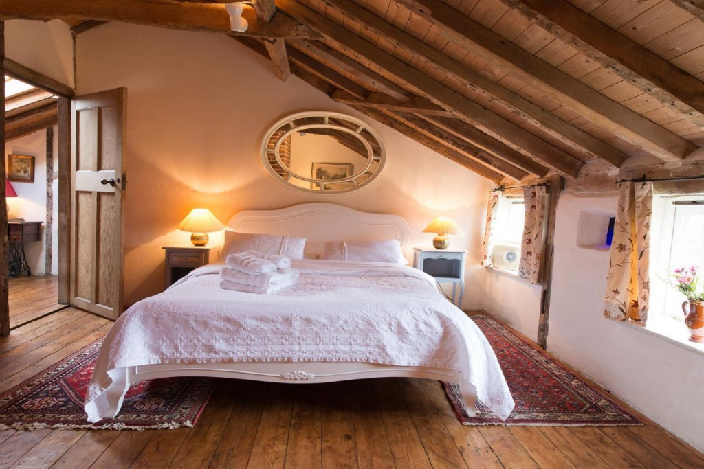 cottages with gorgeous bedrooms near London