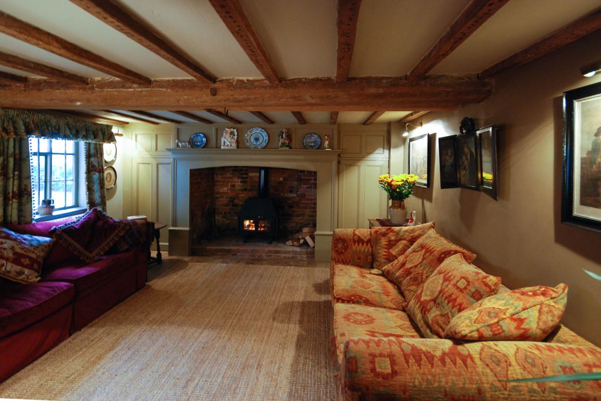 Pet friendly romantic holiday cottages Suffolk