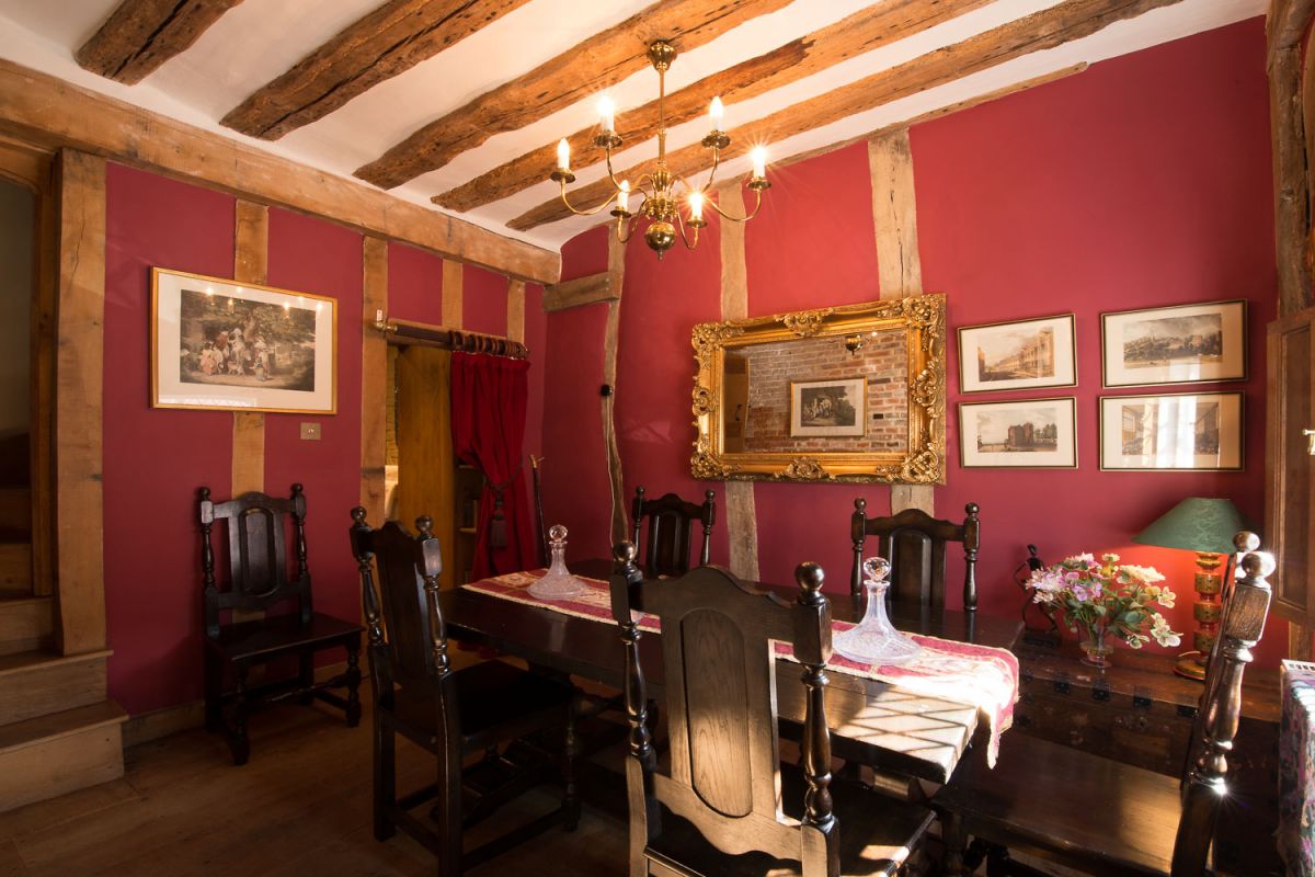 holiday cottages with dining rooms