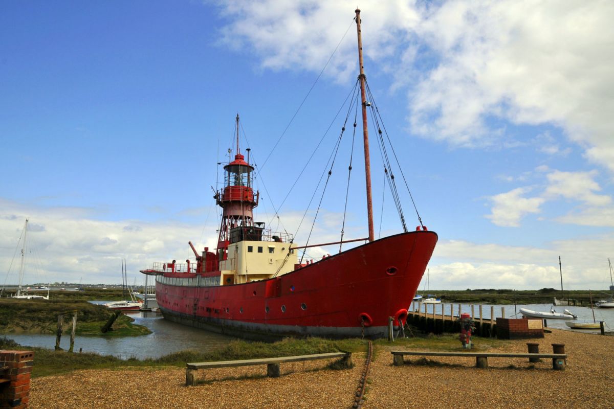 holiday cottages near Tollesbury light ship