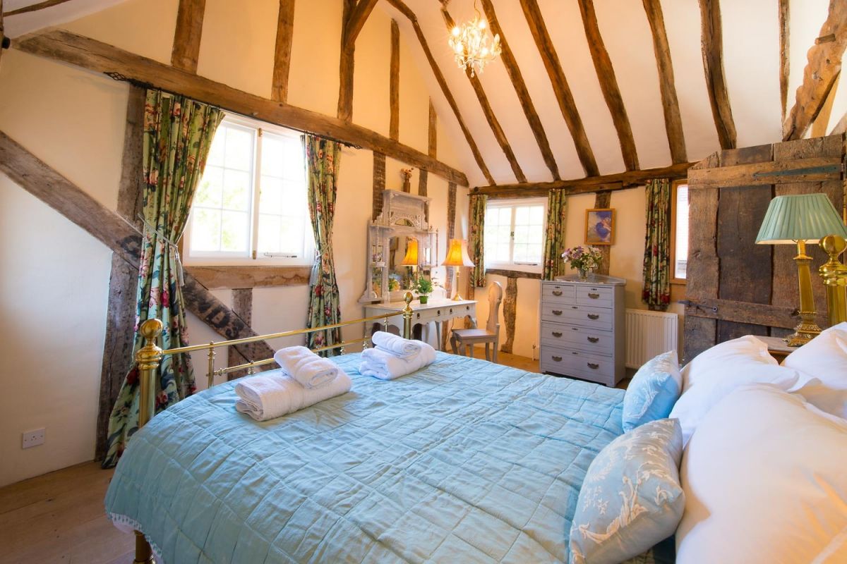 romantic bedroom Lavenham Cottage