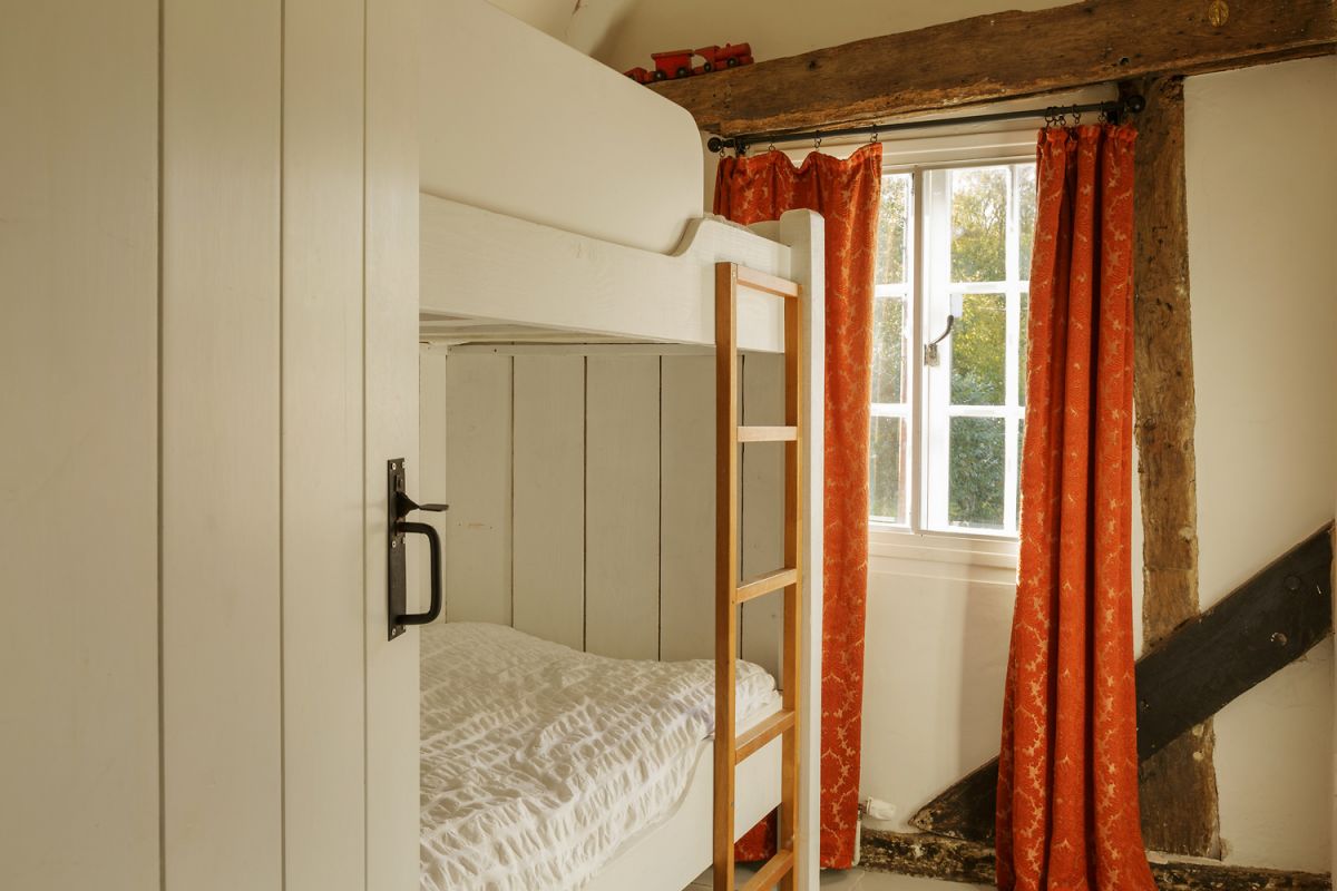 cosy Suffolk cottage with bunk beds