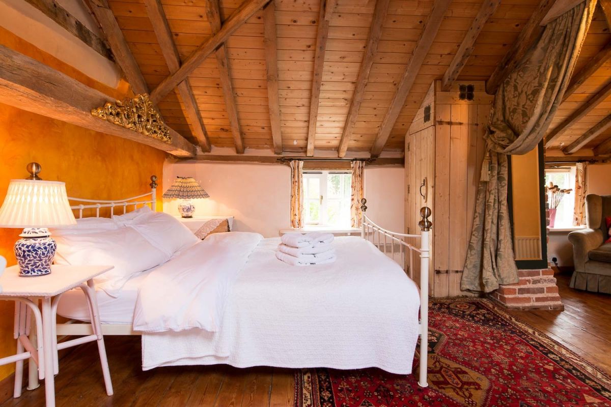 romantic cottages with gorgeous bedrooms