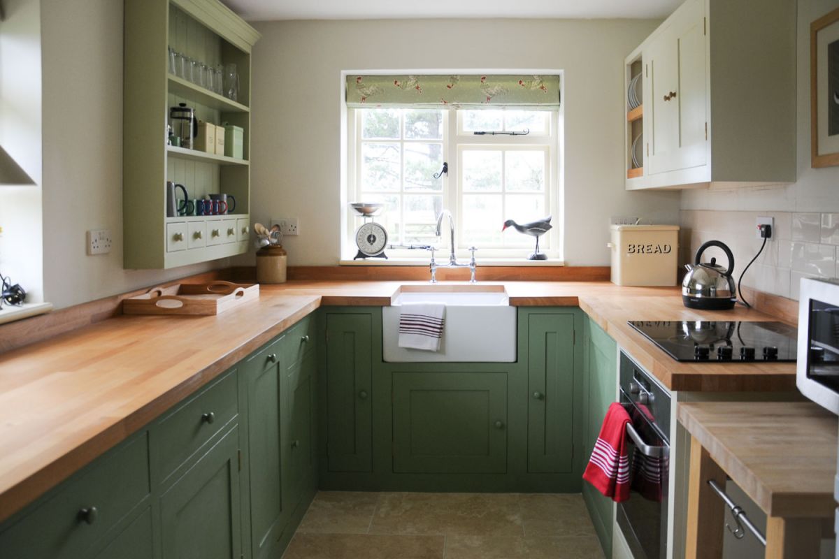 Self catering cottage farmhouse style kitchen