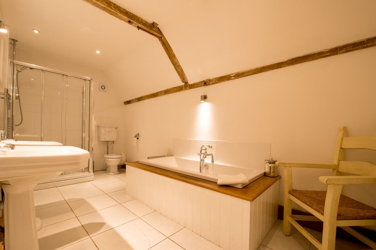 holiday cottages with luxury bathrooms