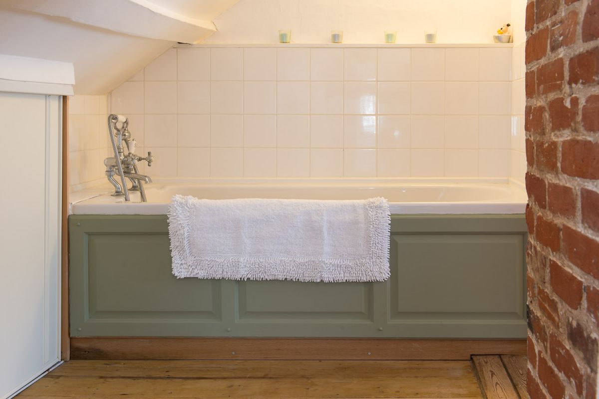 Luxury En suite bathroom in Wren Cottage