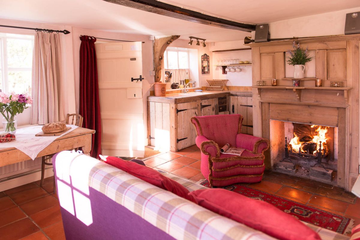 romantic cottages with log fire