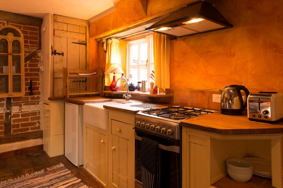 romantic cottages with good kitchens