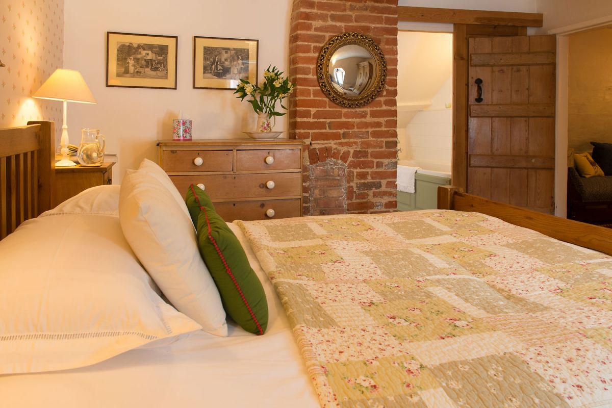 Romantic bedroom for two at Wren Cottage