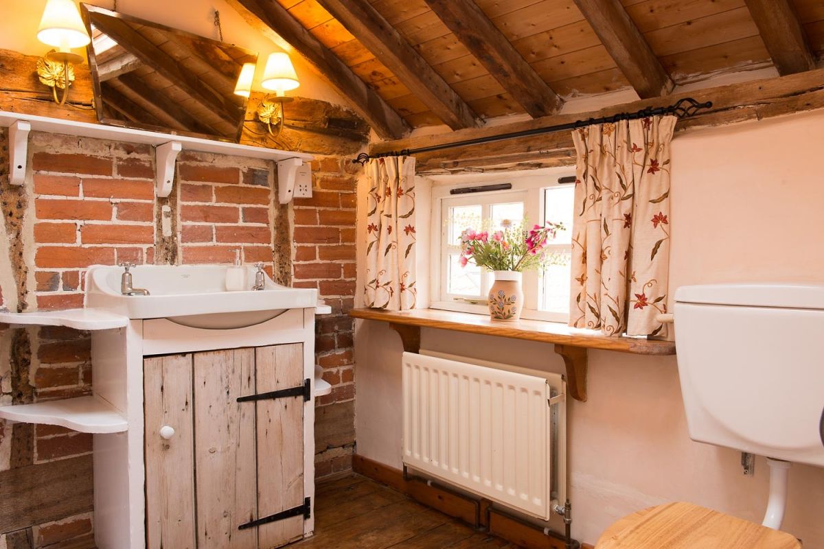romantic cottages with en-suite bathrooms