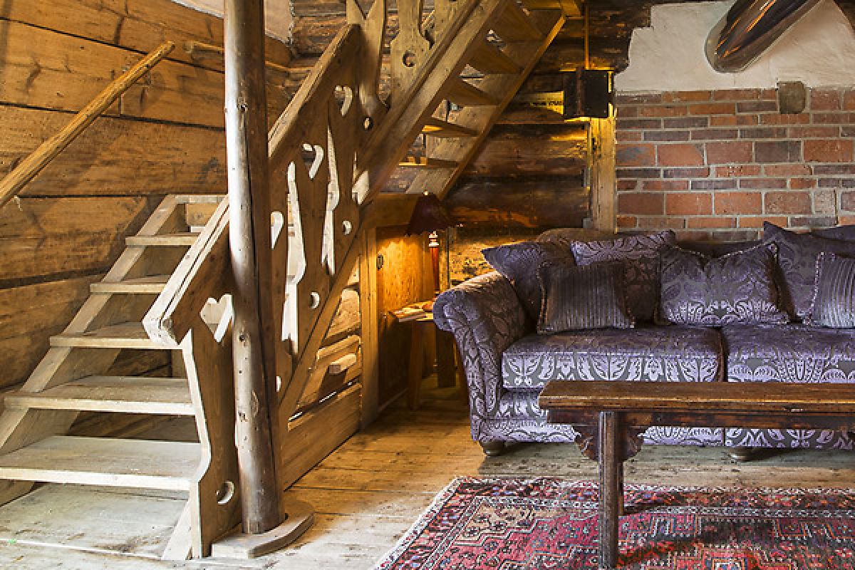 Log house holiday cottage | wooden stairs