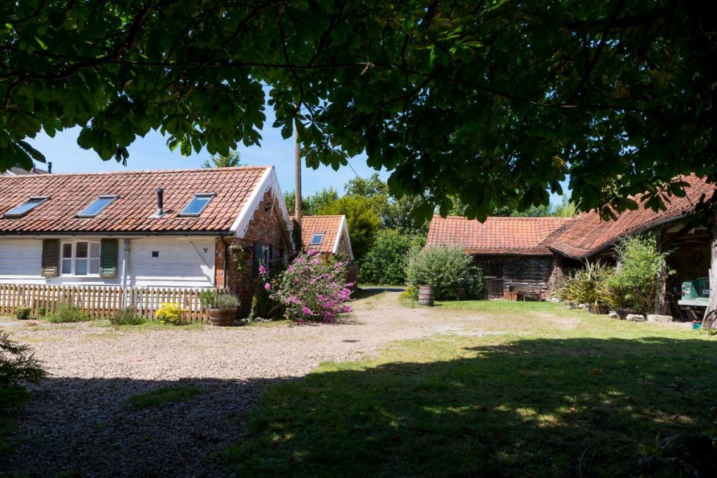 Romantic farm cottage in Suffolk