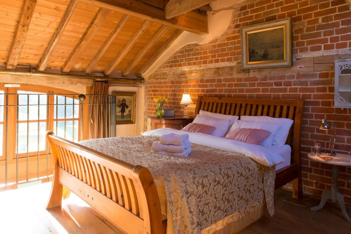 Large bedroom at Dons Barn