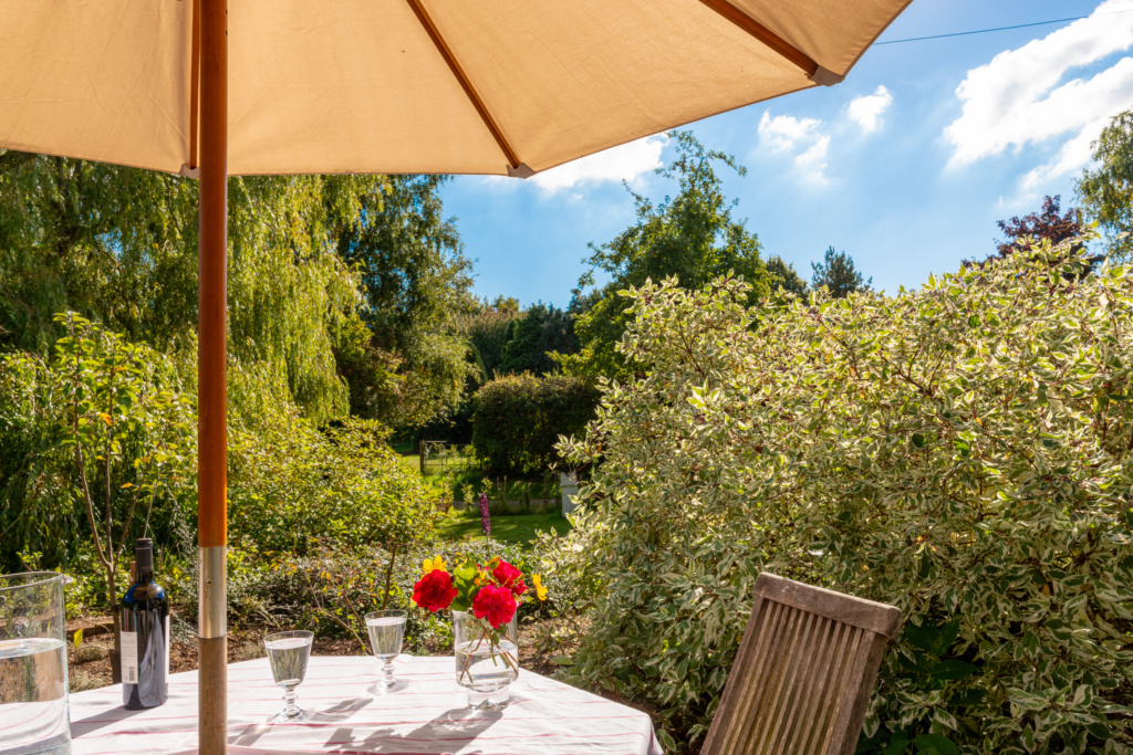 Dine outside in a Suffolk Cottage